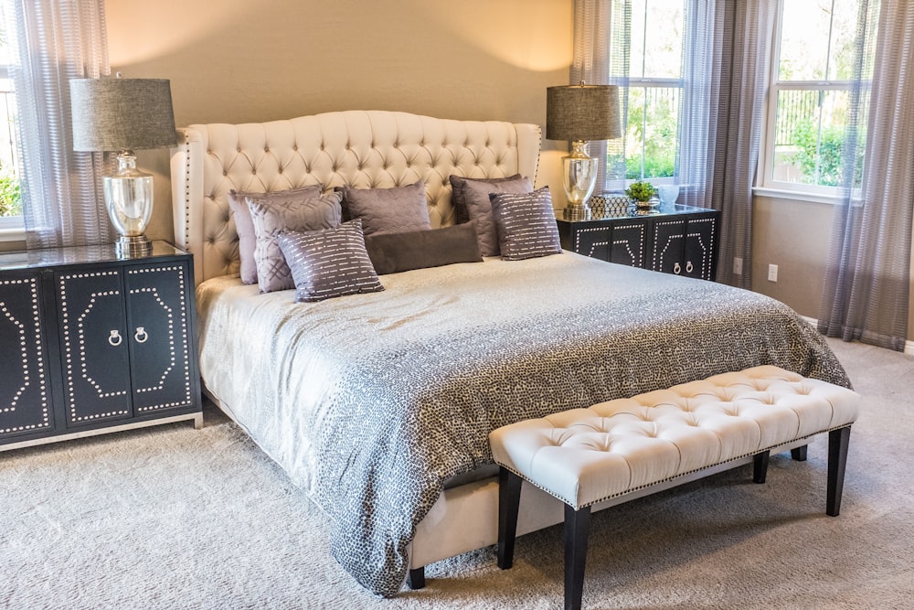 Cozy bedroom ideas: tones and textures